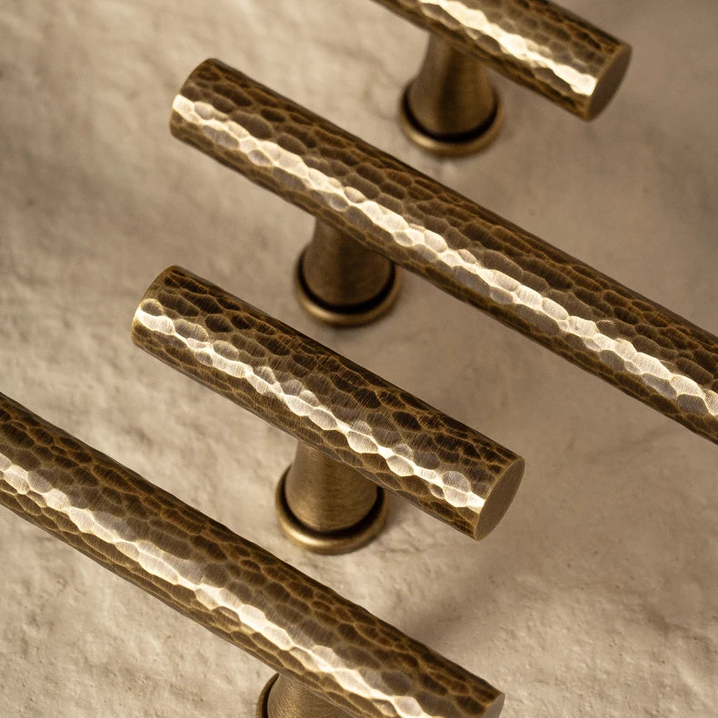 Puxador Alça e Ponto Latão Maciço Bronze Envelhecido Martelado Alba - foto 6