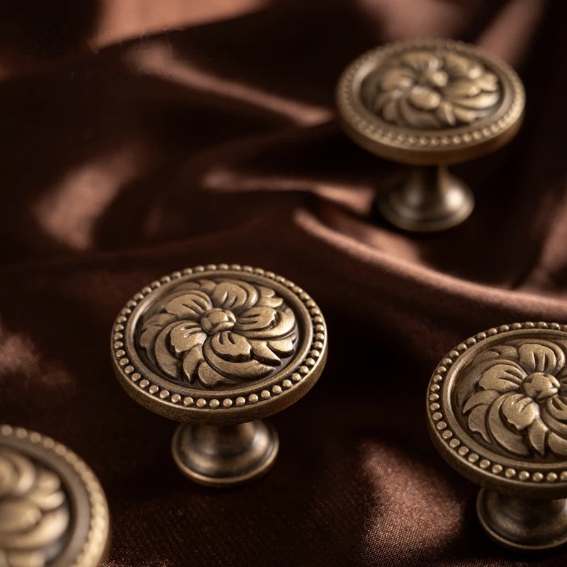 Puxador Ponto para Gaveta Latão Maciço Bronze Envelhecido Floral Trani