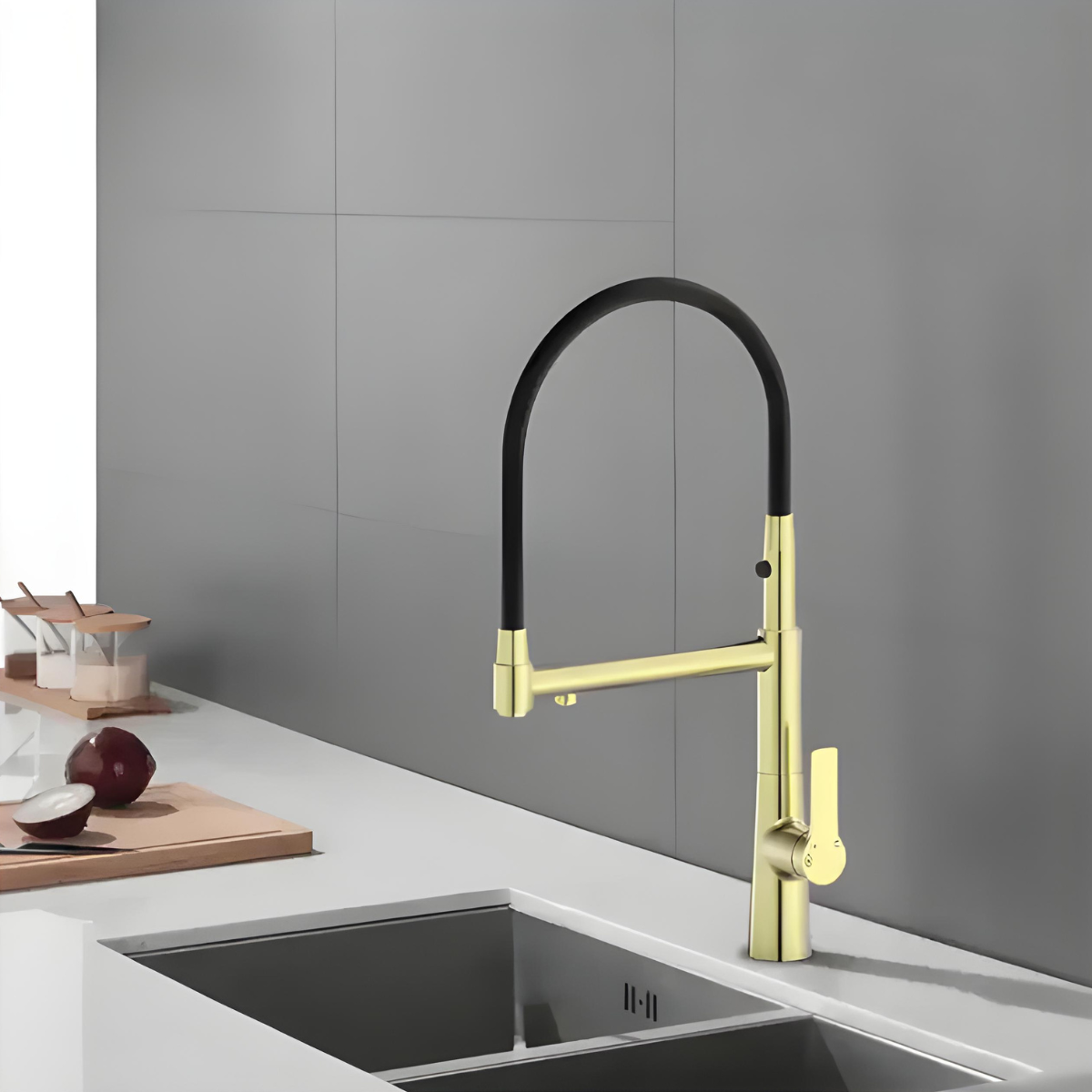 Torneira Gourmet Monocomando Duo Premium Luxo Hellenc da Homedeccori em dourado e preto.