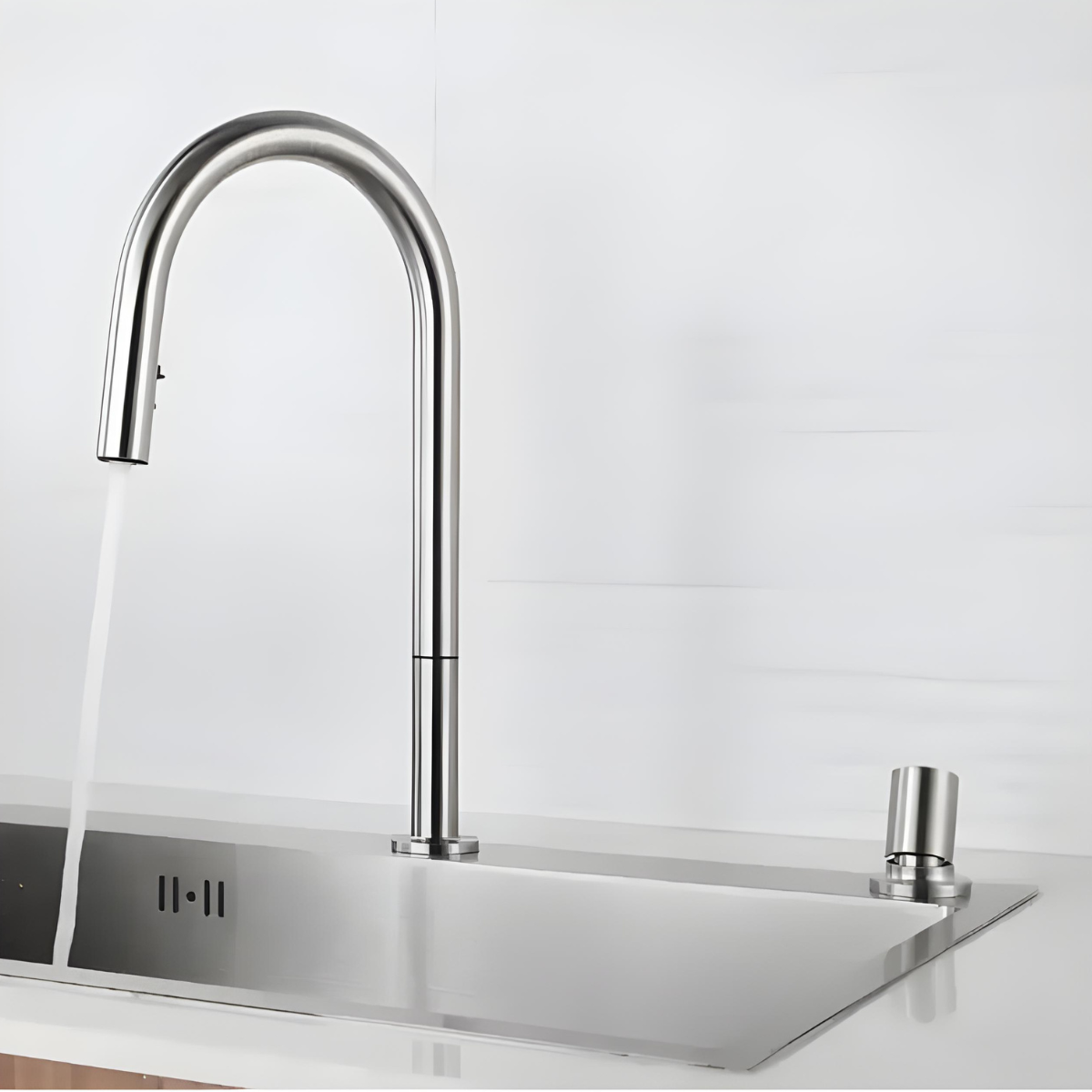 Torneira Gourmet Cozinha Monocomando Versalles em aço inox com água fluindo