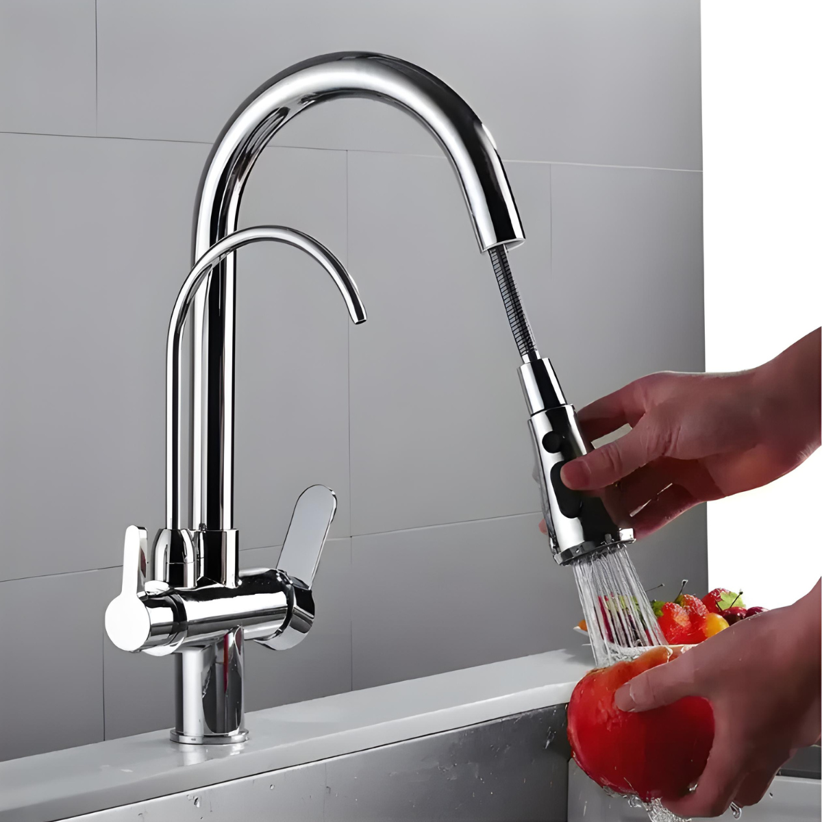 Torneira Gourmet Cozinha Monocomando Homedeccori com saída para filtro lavando pimentão.