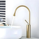 torneira bica alta dourada