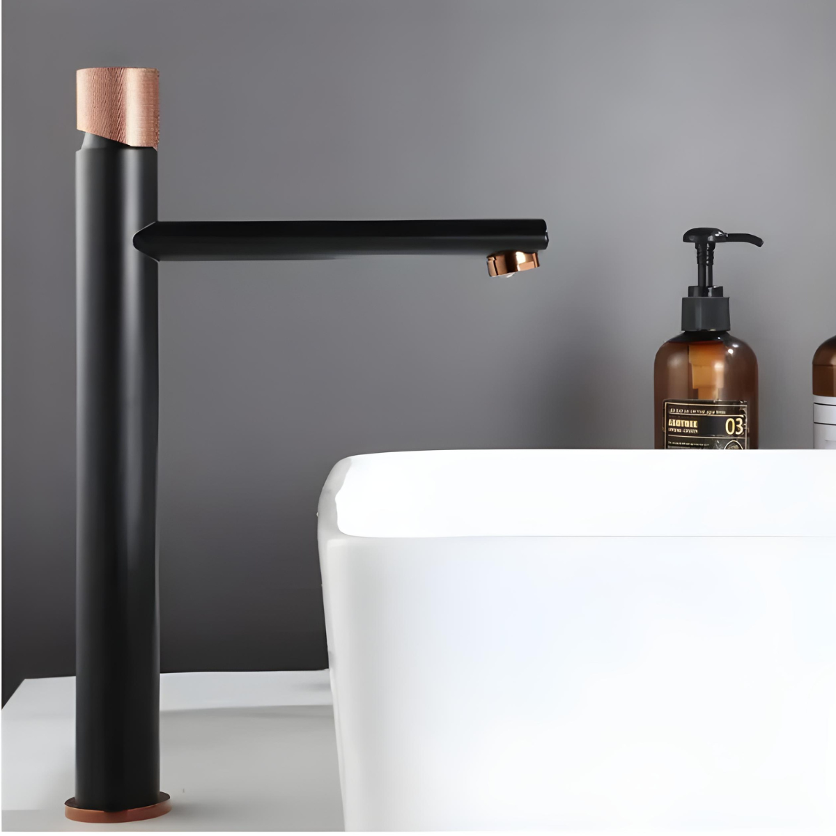 Torneira para banheiro monocomando lavatório misturador Yanco da Home Deccori em preto fosco.