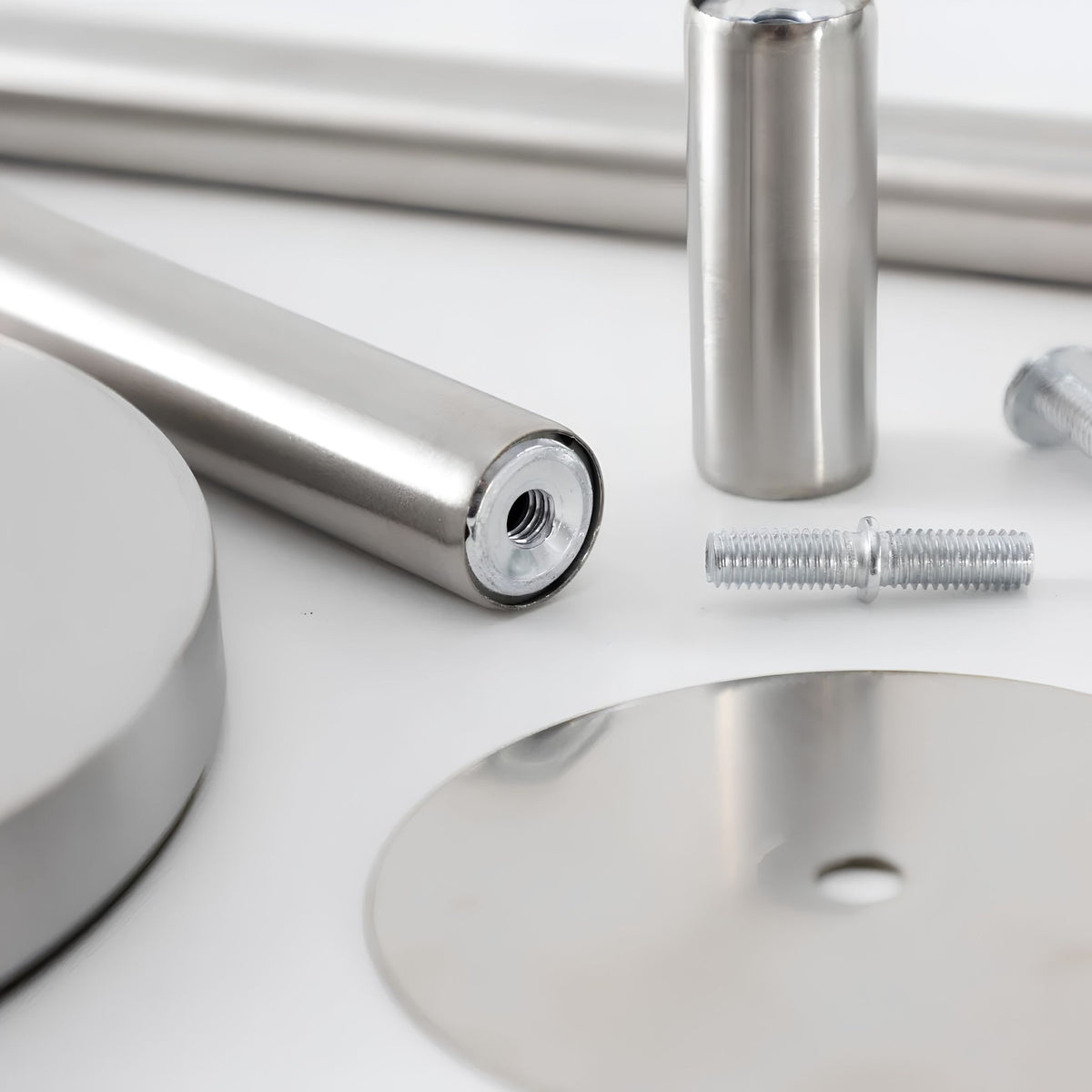 Suporte de Papel Higiênico de Chão Inox Minimalista Com Reserva Lucca