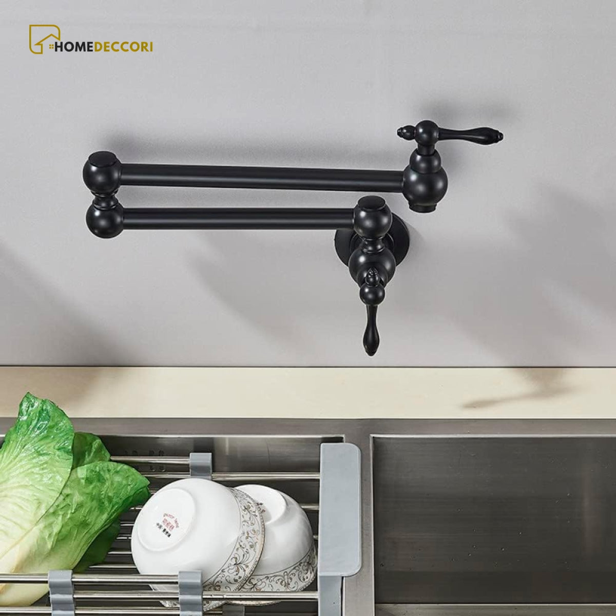 Torneira articulada de parede inox preta Veneza para cozinha gourmet.