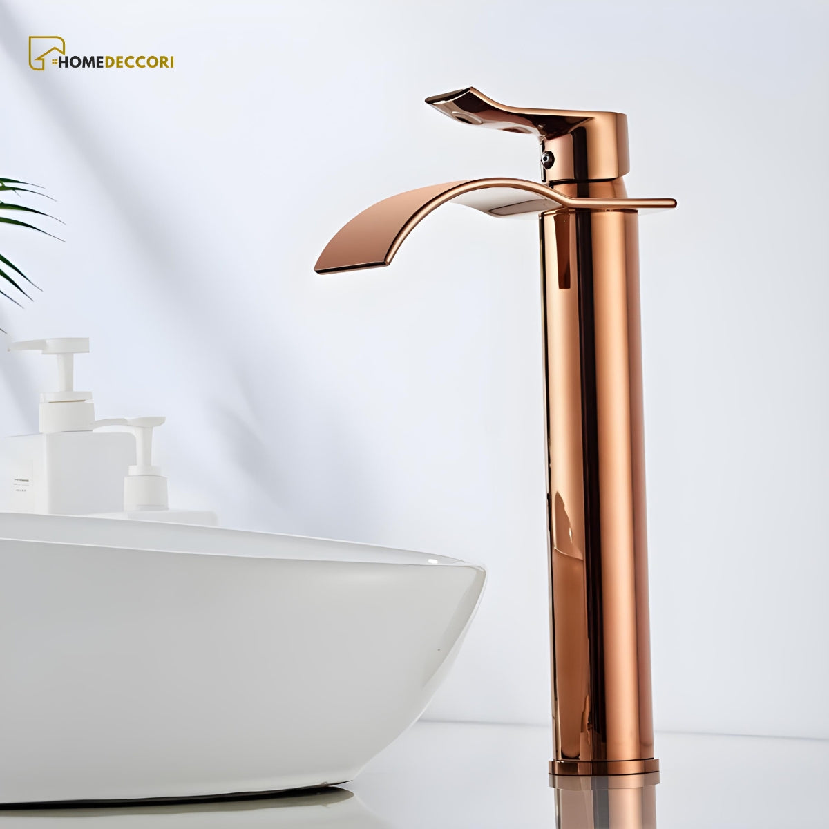 Torneira monocomando bica alta cascata de luxo dourada Homedeccori para cuba de banheiro