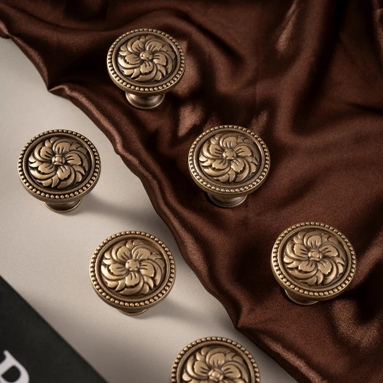 Puxador Ponto para Gaveta Latão Maciço Bronze Envelhecido Floral Trani - foto 6