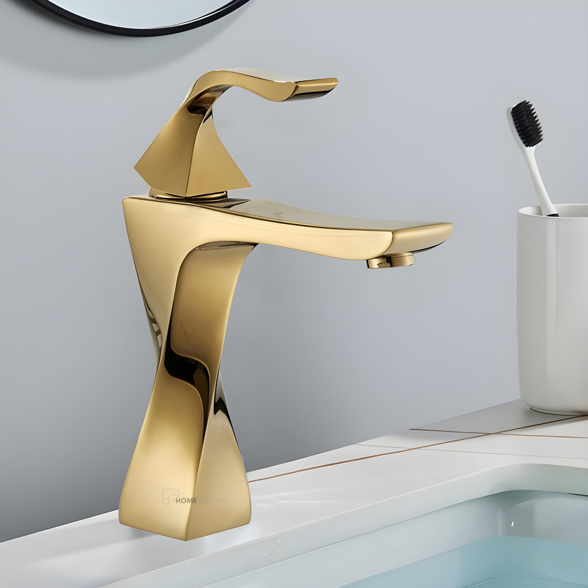 Torneira monocomando para banheiro lavatório Votex da Homedeccori em dourado com design moderno.