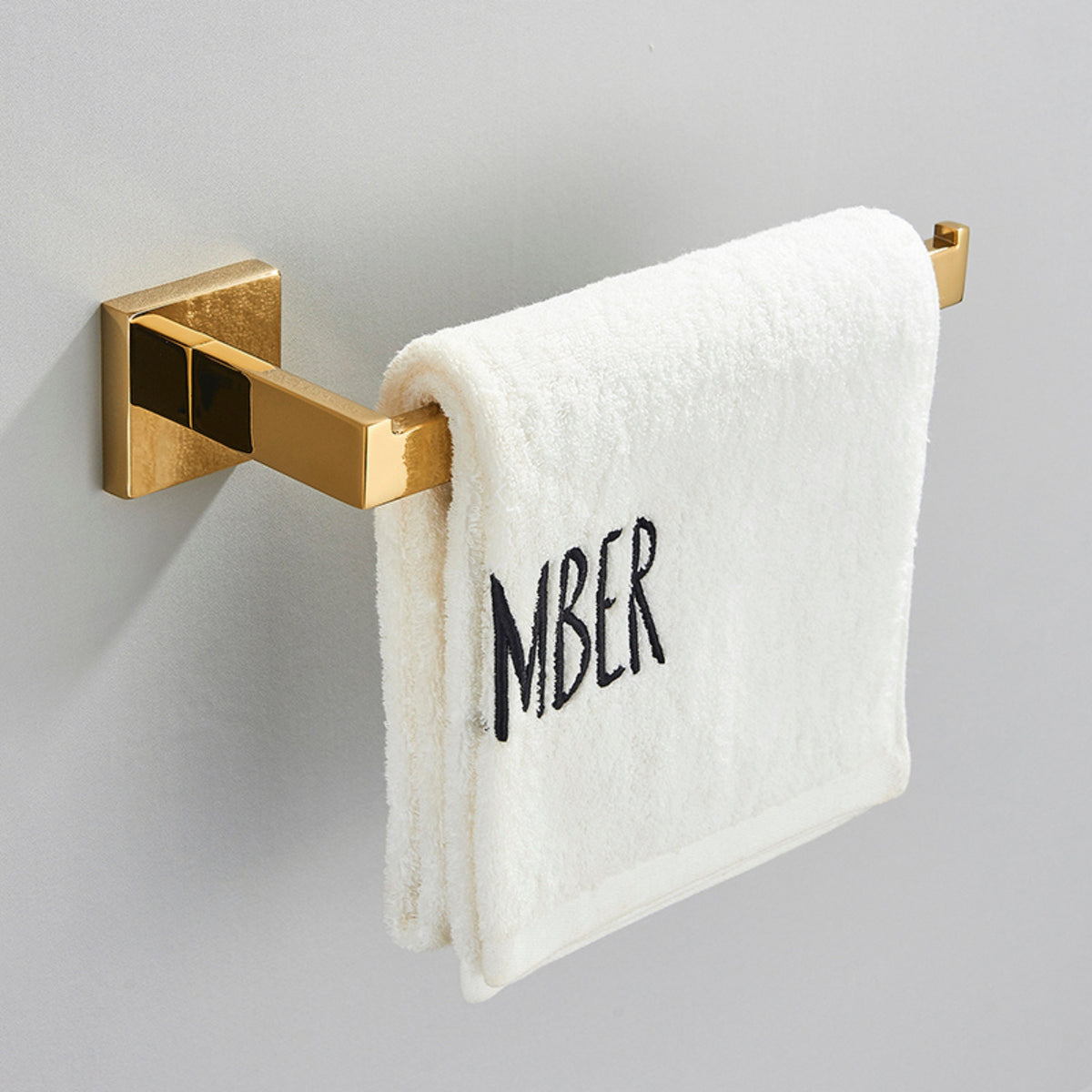 Porta toalha de banheiro em aço inox dourado com toalha branca de luxo Homedeccori