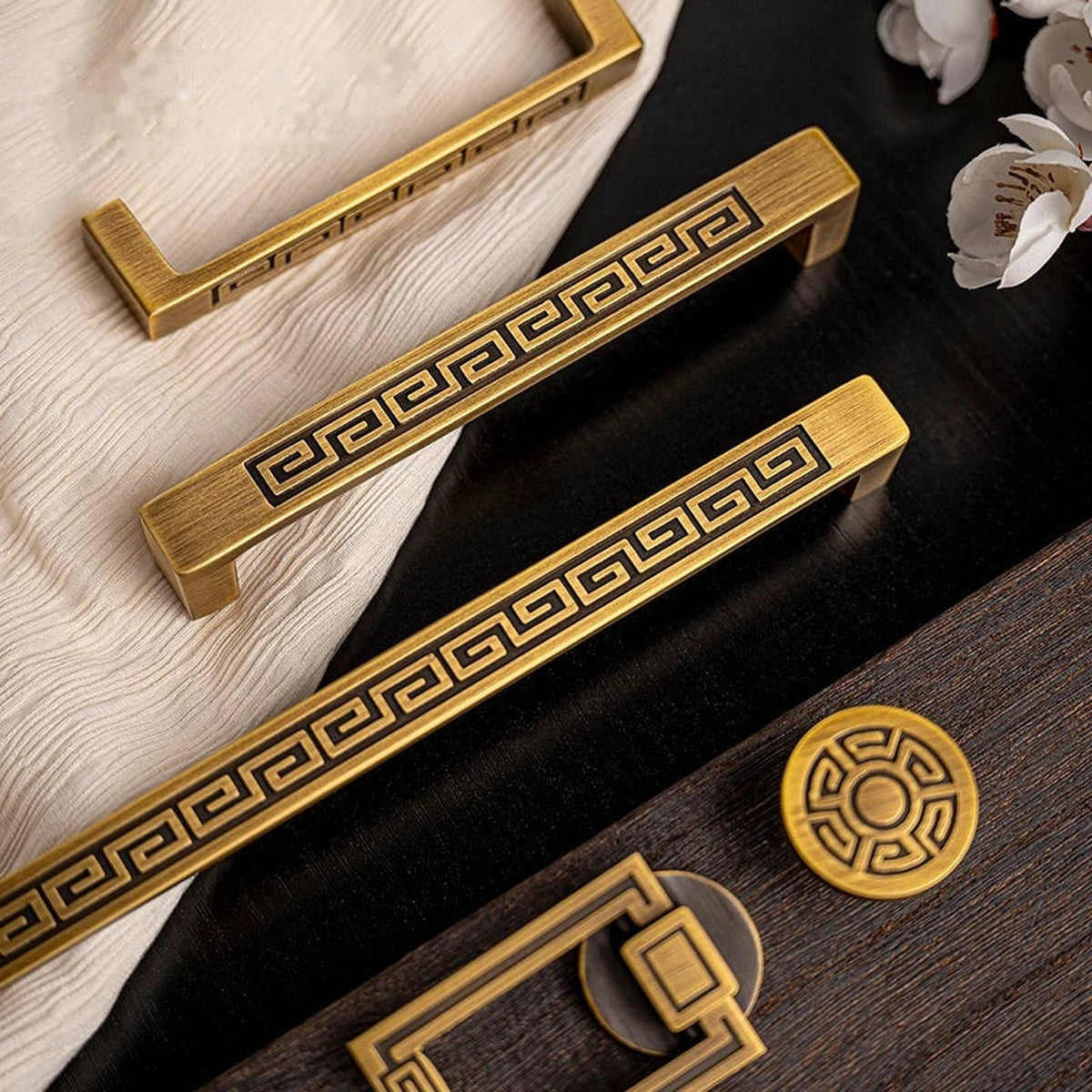 Puxador Alça e Ponto Latão Maciço Bronze Envelhecido Grega Arezzo