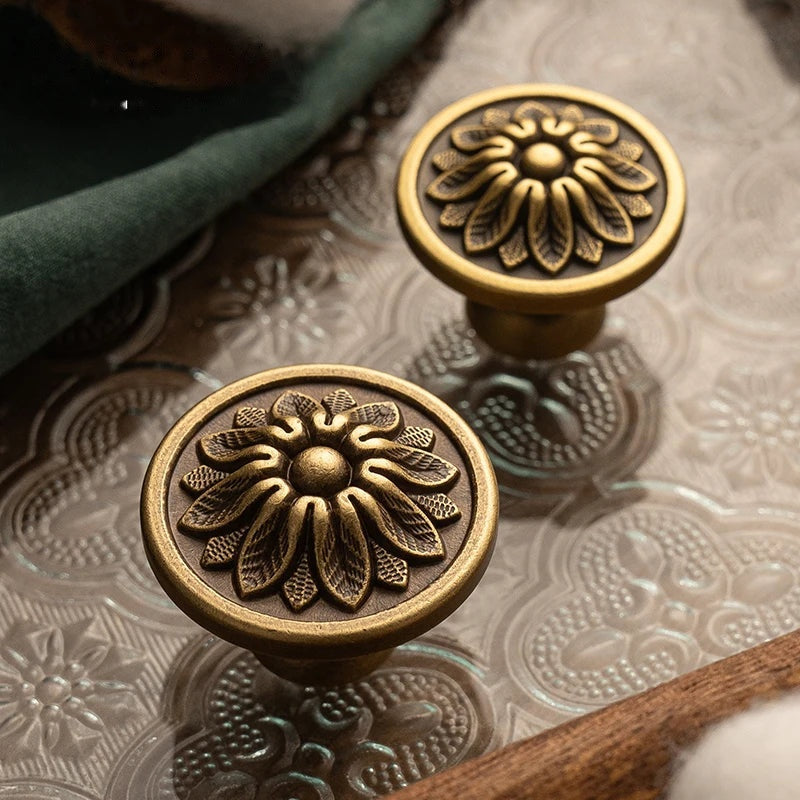 Puxador Ponto Latão Maciço Bronze Envelhecido Floral Sorano - foto 4