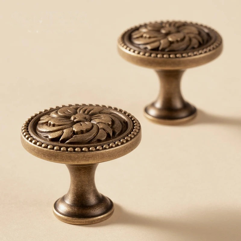 Puxador Ponto para Gaveta Latão Maciço Bronze Envelhecido Floral Trani - foto 5