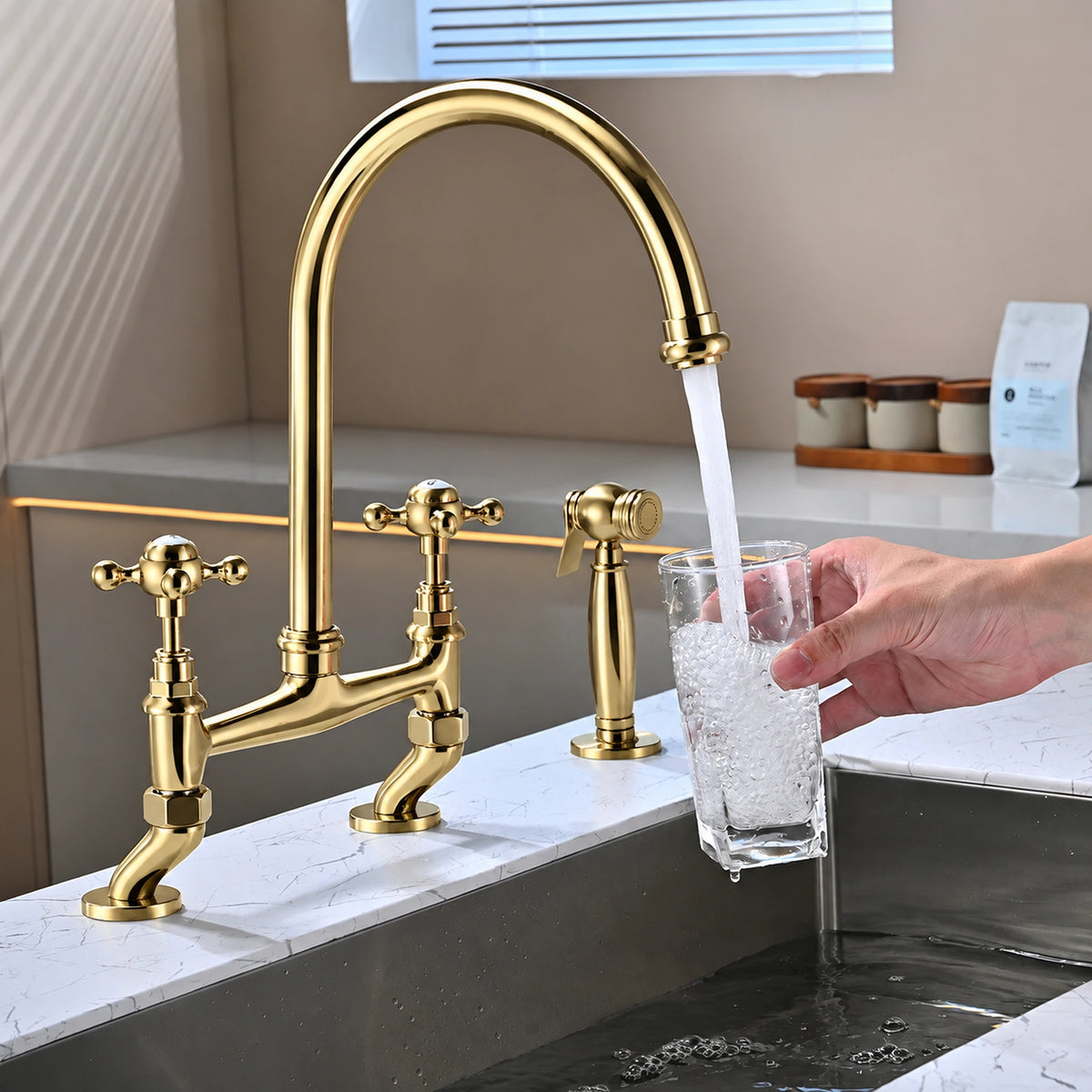 Torneira de cozinha Chiavenna dourado, cruzeta com ducha lateral - Homedeccori
